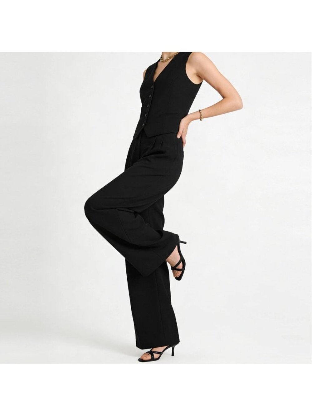 Women's Black Rounded Open-Toe Strappy Kitten Mule Heel Thong Flip-Flop Sandal - Picture 4 of 6